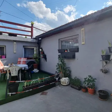 Апартаменты Ali's Place Високо