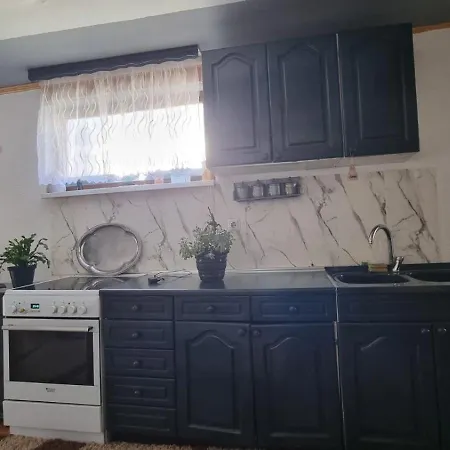 Апартаменты Ali's Place Високо